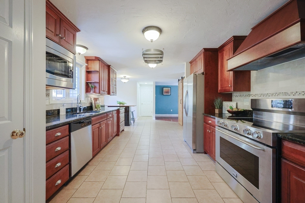 59 Old Farm Road Douglas, MA 01516 - Photo 10 of 41