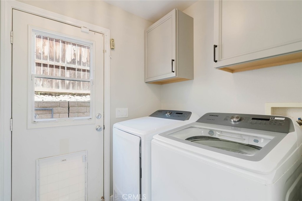 32480 The Old Road Castaic, CA 91384 - Photo 27 of 68 a utility room with dryer and washer