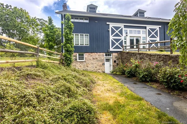 $2,950 | 55 Cider Mill Lane, Unit COTTAGE, Fairfield, CT 06824