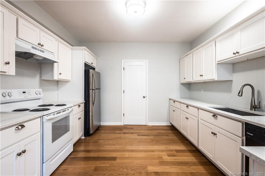 55 Cider Mill Lane, Unit COTTAGE Fairfield, CT 06824 - Photo 14 of 32