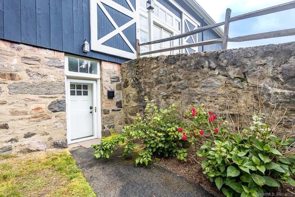 55 Cider Mill Lane, Unit COTTAGE Fairfield, CT 06824 - Photo 2 of 32