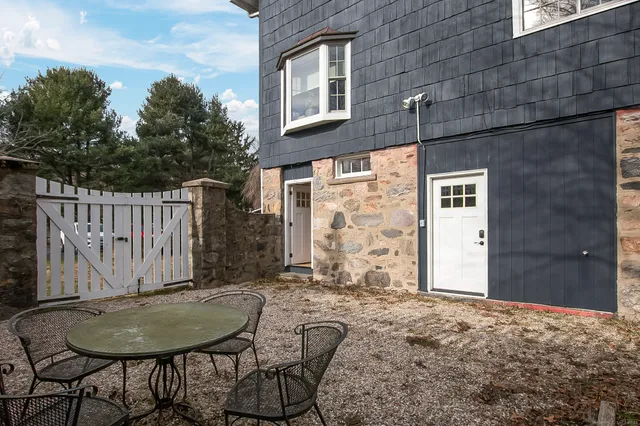 $2,950 | 55 Cider Mill Lane, Unit COTTAGE, Fairfield, CT 06824