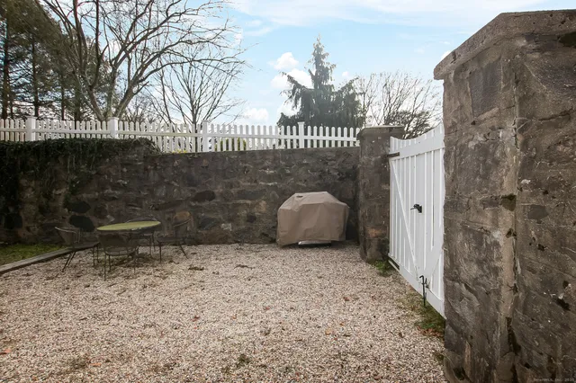 $2,950 | 55 Cider Mill Lane, Unit COTTAGE, Fairfield, CT 06824