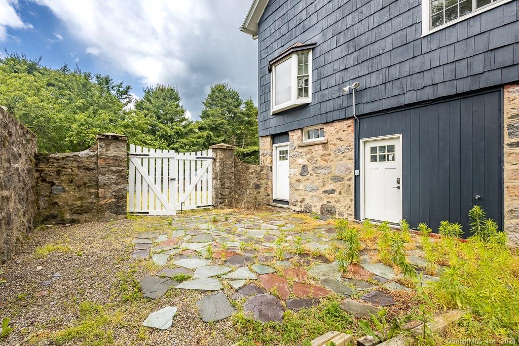 55 Cider Mill Lane, Unit COTTAGE Fairfield, CT 06824 - Photo 30 of 32 Shared exterior space