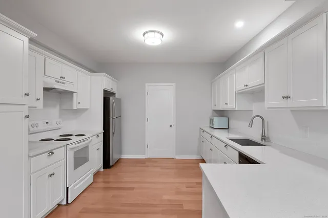 $2,950 | 55 Cider Mill Lane, Unit COTTAGE, Fairfield, CT 06824