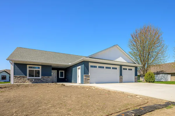 $512,000 | 1308 Sherwood Street Southeast, Hutchinson, MN 55350