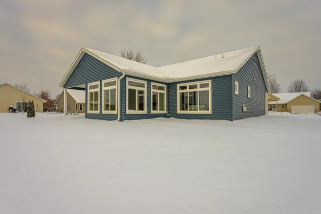 $512,000 | 1308 Sherwood Street Southeast, Hutchinson, MN 55350