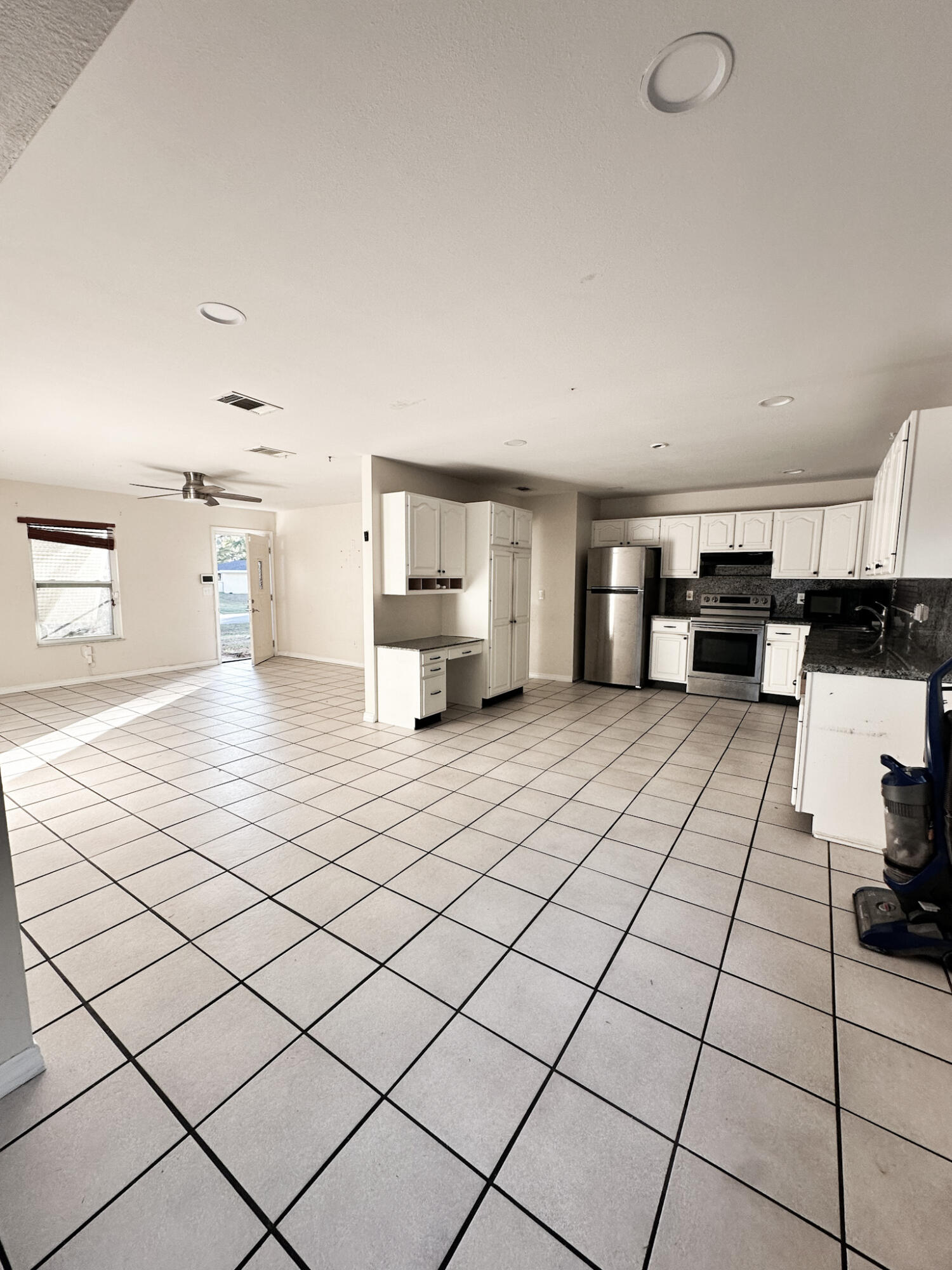 410 Southwest Kentwood Road Port St. Lucie, FL 34953 - Photo 5 of 13 LIVING