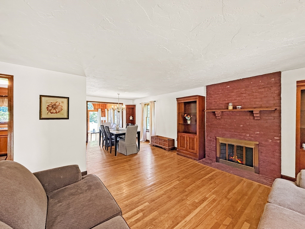6 Philip Street Hudson, MA 01749 - Photo 11 of 41