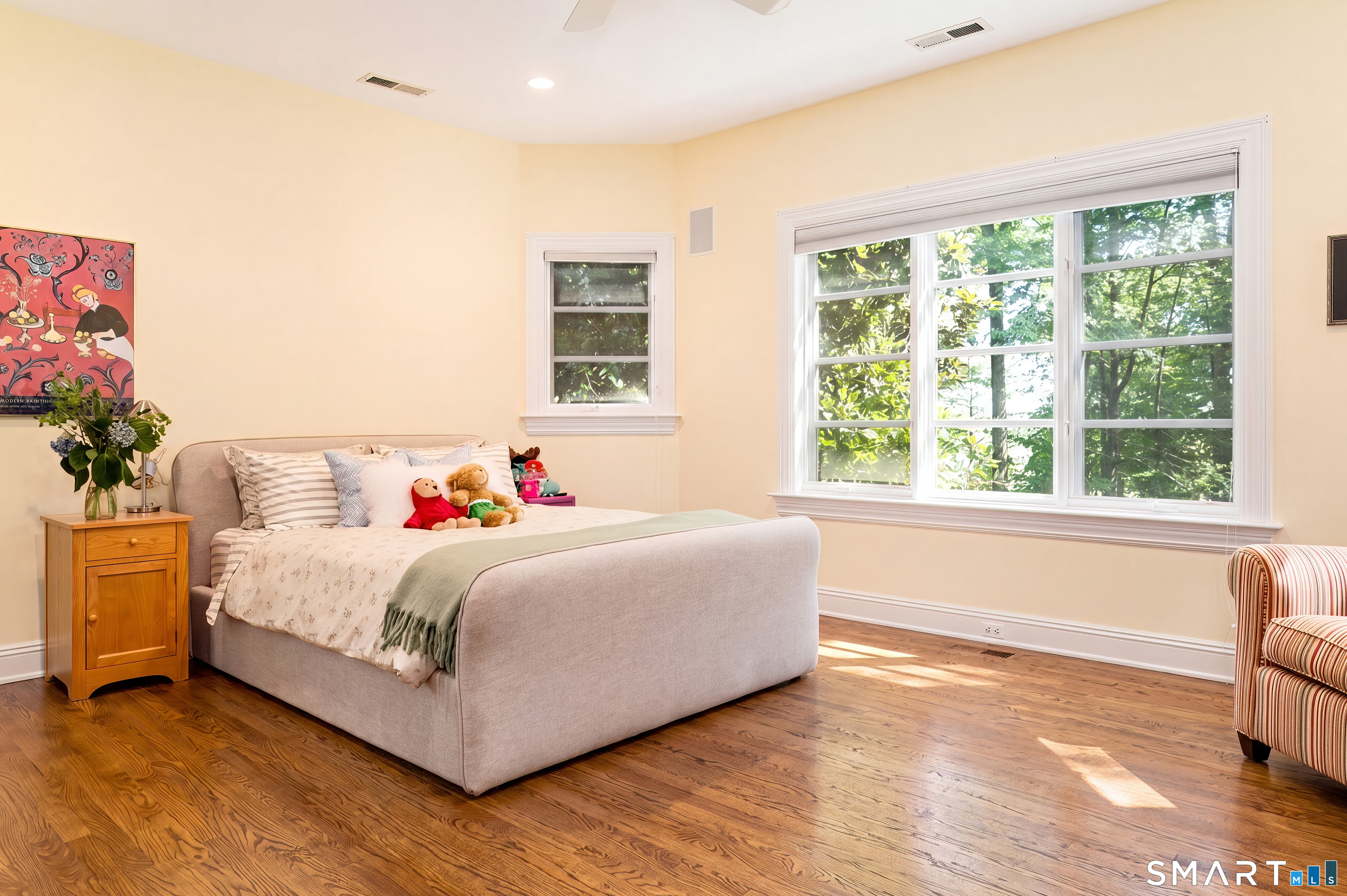760 Smith Ridge Road New Canaan, CT 06840 - Photo 23 of 40 a room with a bed and a window