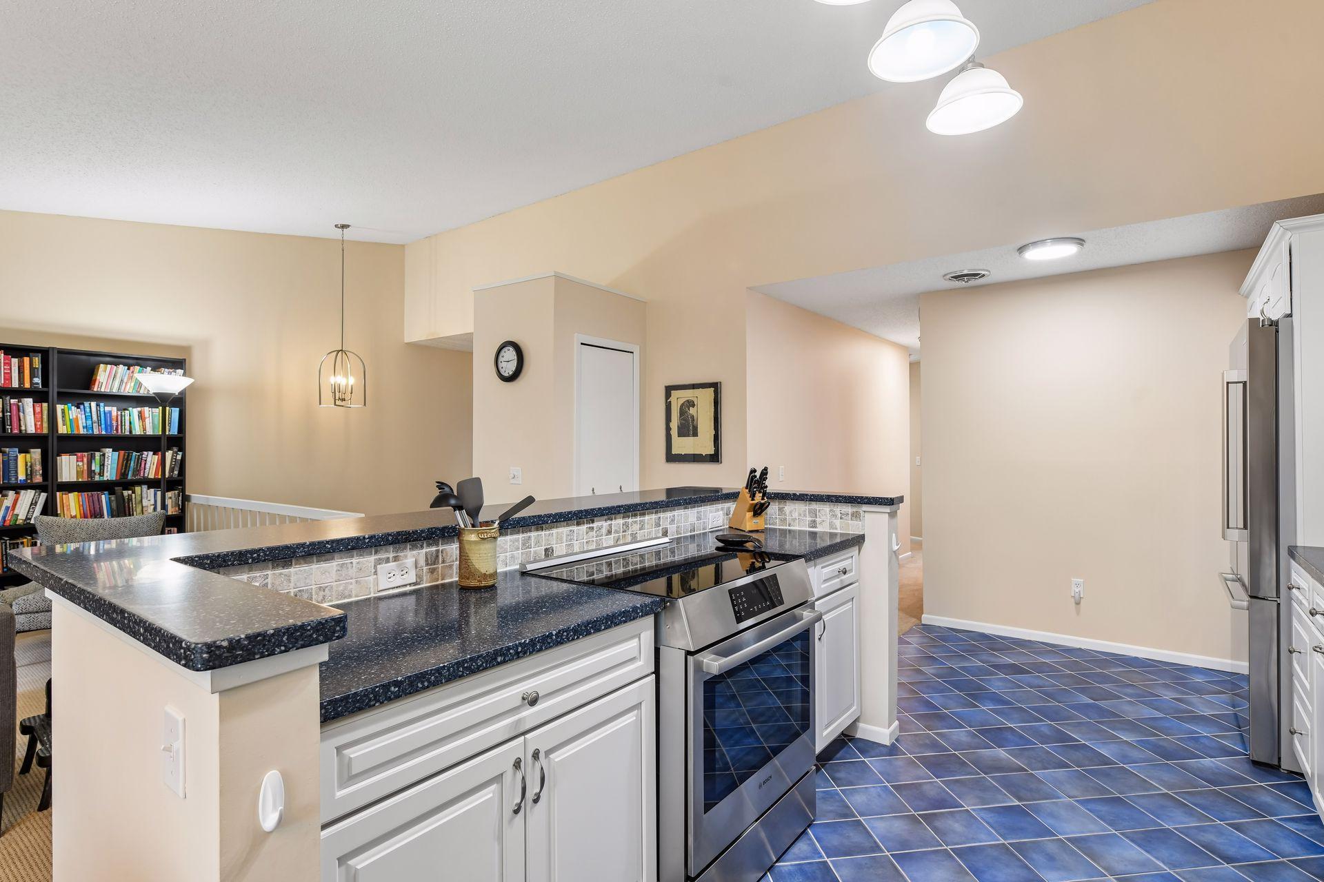 6356 Red Fox Lane Edina, MN 55436 - Photo 6 of 37