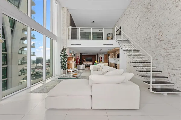 $12,500 | 1040 Biscayne Boulevard, Unit 2101, Miami, FL 33132