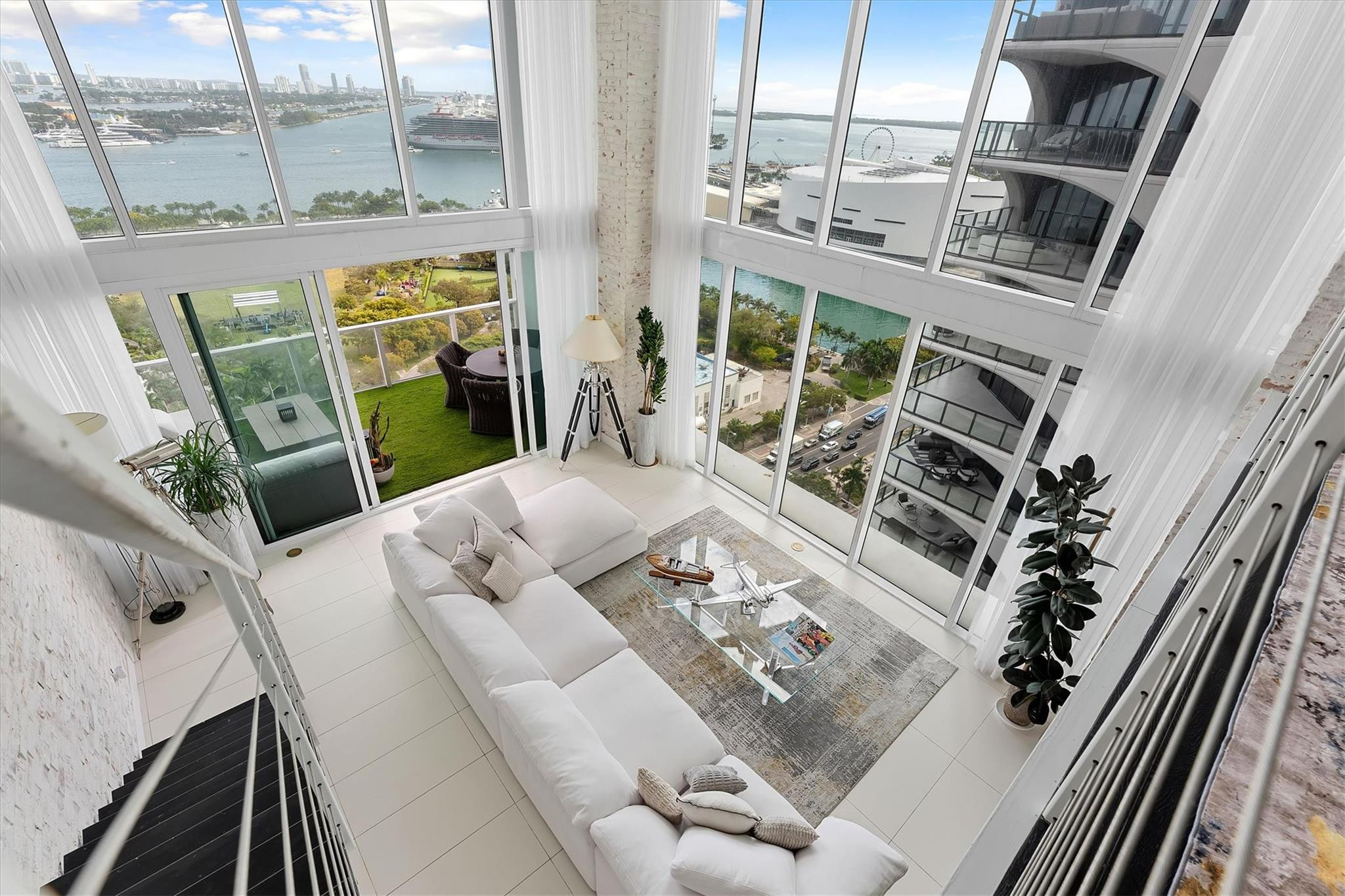 1040 Biscayne Boulevard, Unit 2101 Miami, FL 33132 - Photo 12 of 25 Photo 12