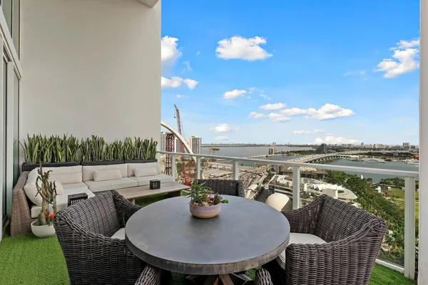 $12,500 | 1040 Biscayne Boulevard, Unit 2101, Miami, FL 33132