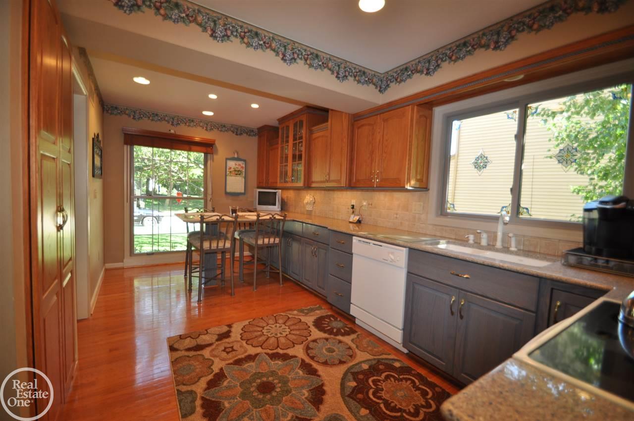 923 Ravine Terrace Drive Rochester Hills, MI 48307 - Photo 6 of 30