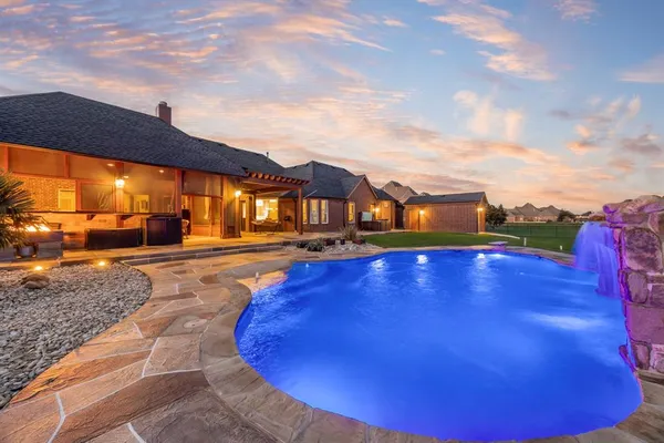 $950,000 | 721 Kensington Drive, McLendon-Chisholm, TX 75032