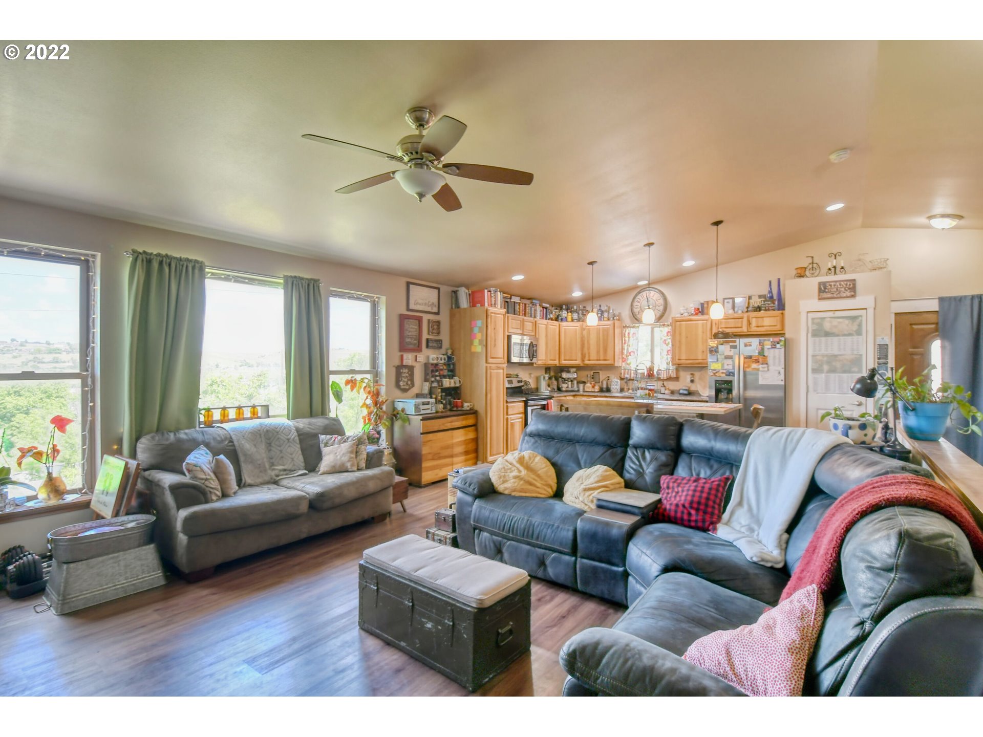 831 South Main Street Pendleton, OR 97801 - Photo 7 of 26 a living room with furniture and a large window