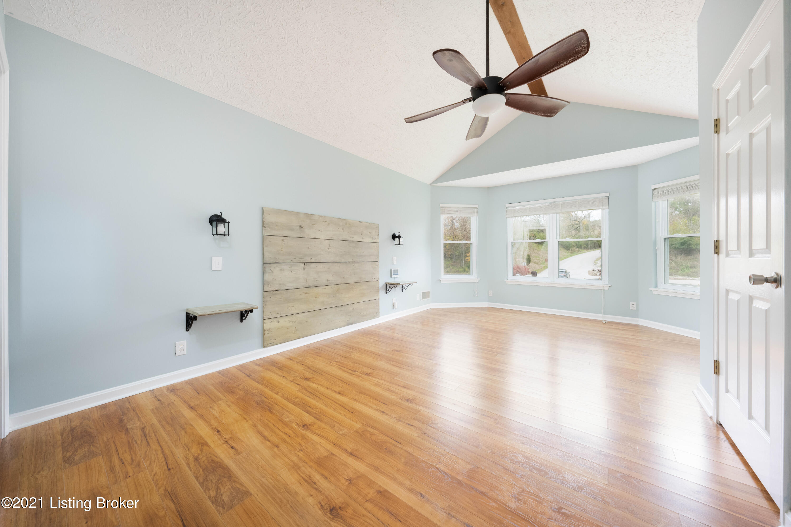 8200 Stout Road Louisville, KY 40291 - Photo 22 of 47 8200 Stout Rd-17