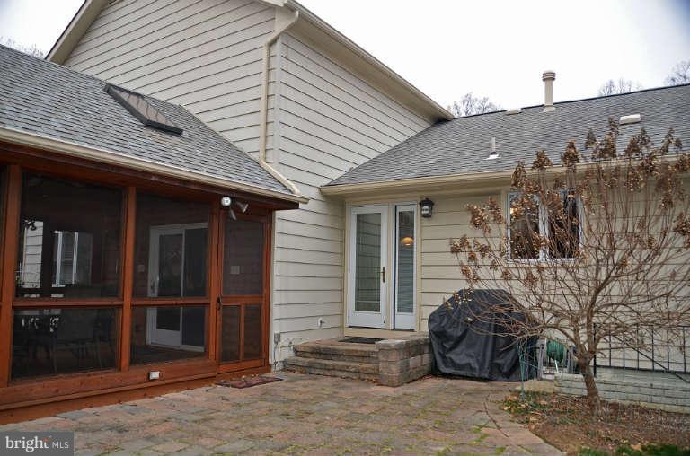 10180 Red Spruce Road Fairfax, VA 22032 - Photo 2 of 25 Exterior (Rear)