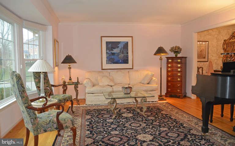 10180 Red Spruce Road Fairfax, VA 22032 - Photo 11 of 25 Living Room