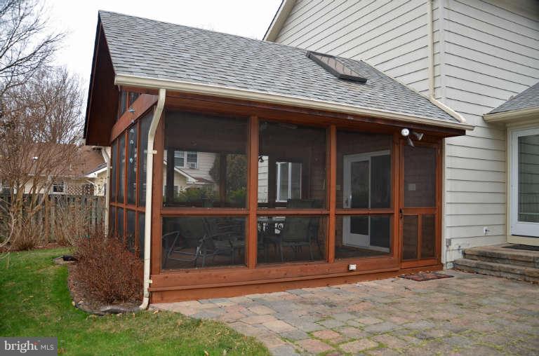 10180 Red Spruce Road Fairfax, VA 22032 - Photo 3 of 25 Exterior (Rear)