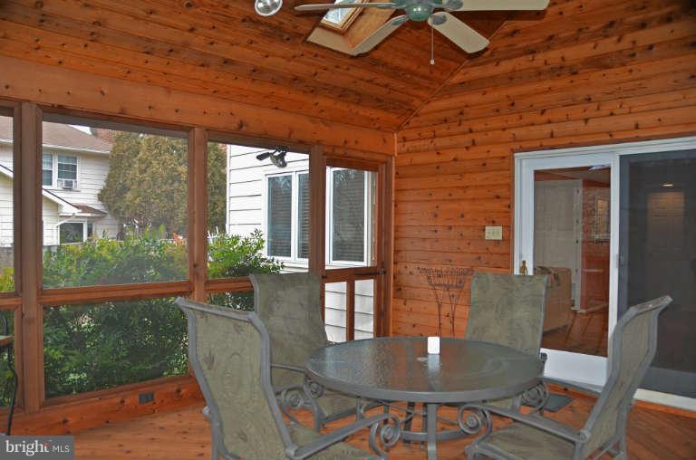 10180 Red Spruce Road Fairfax, VA 22032 - Photo 5 of 25 Exterior (Rear)