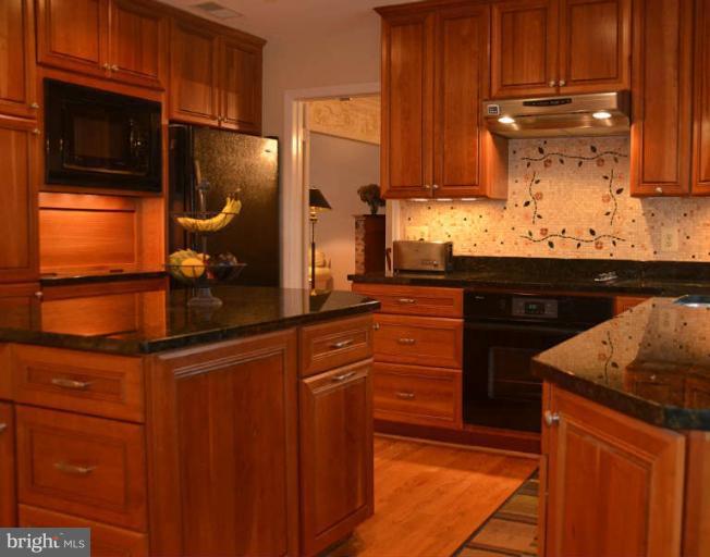 10180 Red Spruce Road Fairfax, VA 22032 - Photo 7 of 25 Kitchen