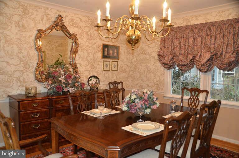 10180 Red Spruce Road Fairfax, VA 22032 - Photo 8 of 25 Dining Room
