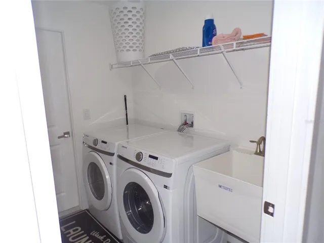 a close up view of washer and dryer
