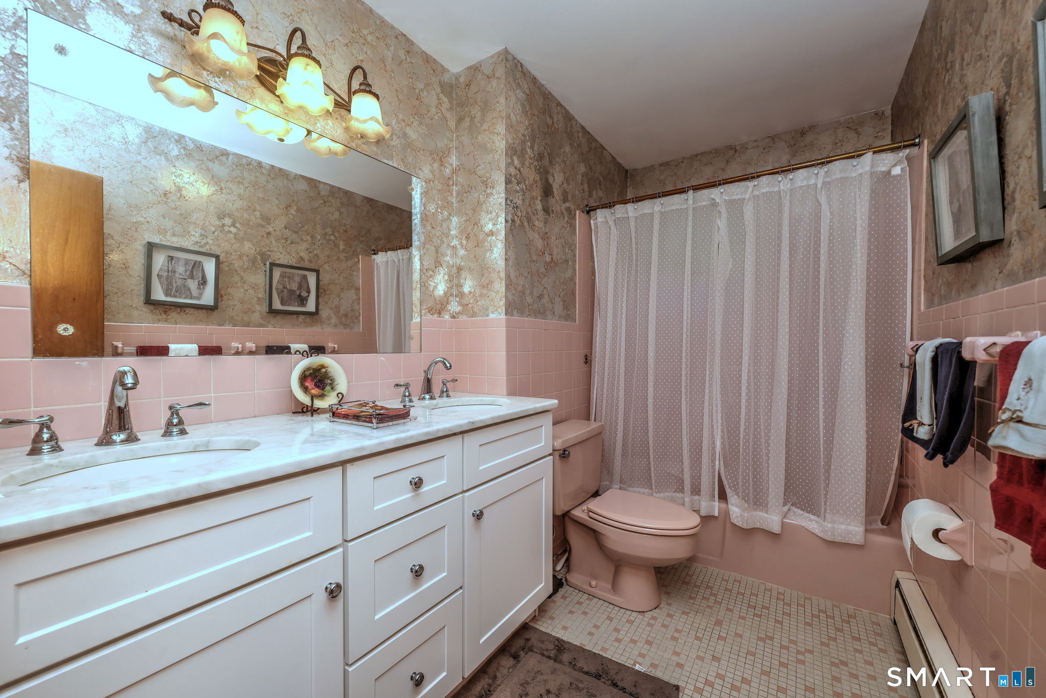 8 Mayflower Road Norwalk, CT 06850 - Photo 9 of 20 Large Full Powder Room