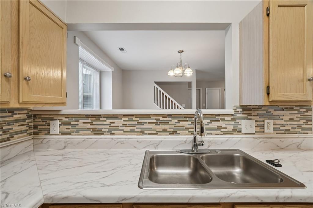 3221 Pipers Way High Point, NC 27265 - Photo 12 of 27