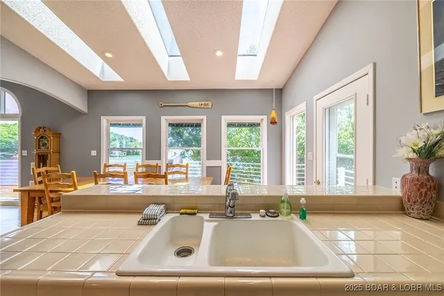 $599,000 | 39 Island View Road, Eldon, MO 65026