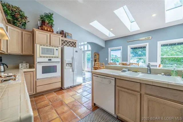 $599,000 | 39 Island View Road, Eldon, MO 65026