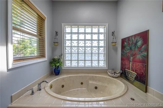 $599,000 | 39 Island View Road, Eldon, MO 65026