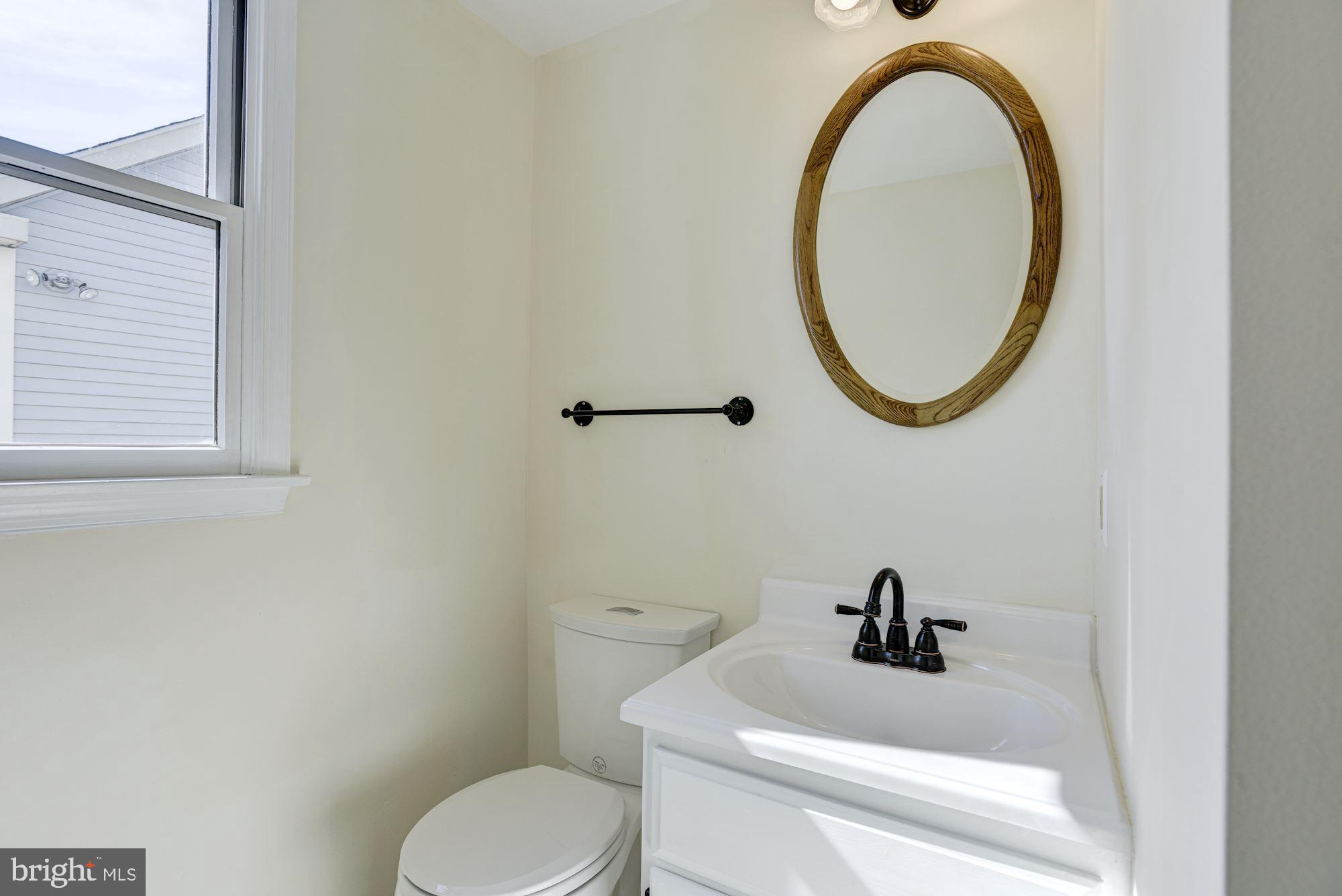 2362 Braddock Road Mount Airy, MD 21771 - Photo 22 of 56 Powder Room
