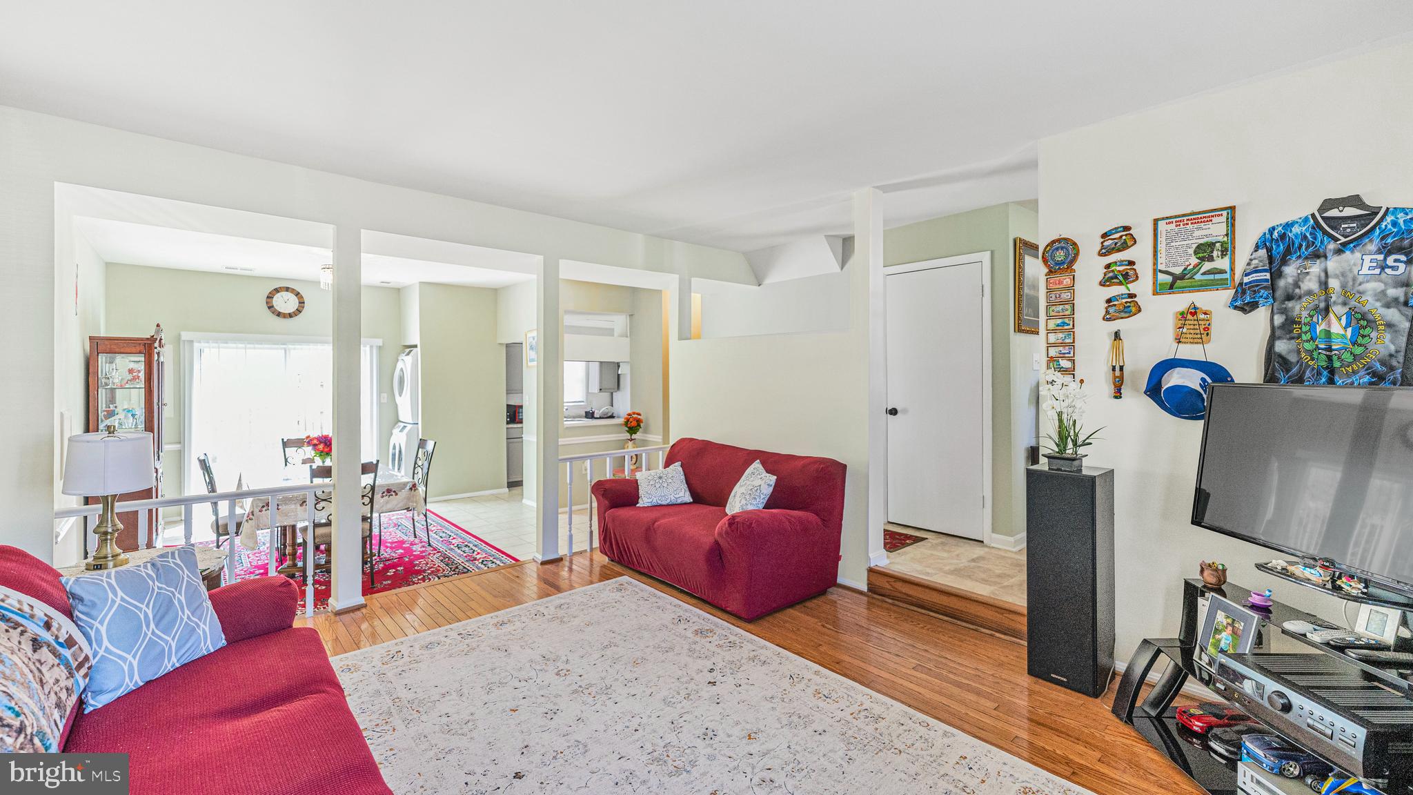 9078 McClellan Common Manassas, VA 20110 - Photo 2 of 10