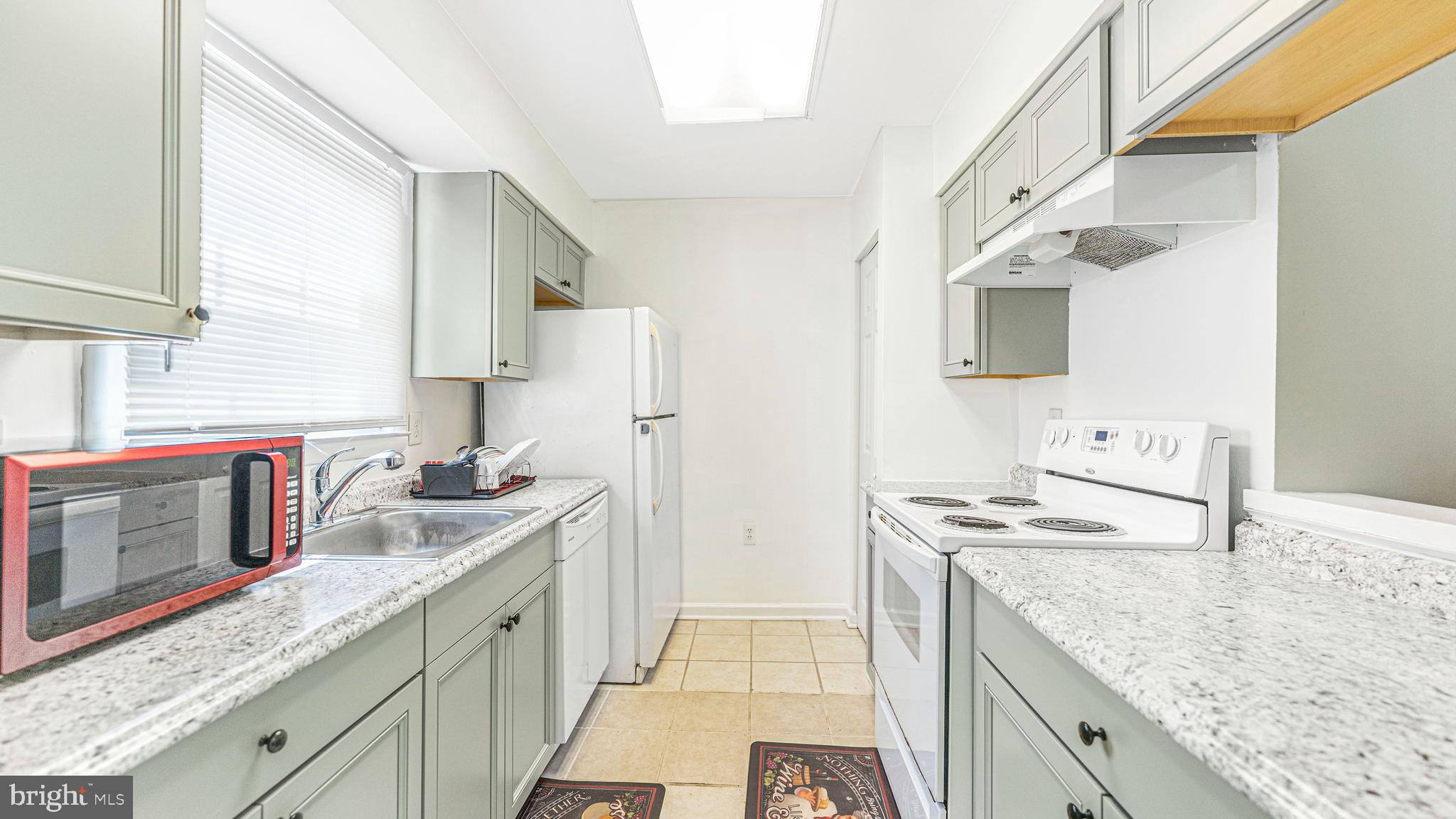 9078 McClellan Common Manassas, VA 20110 - Photo 4 of 10