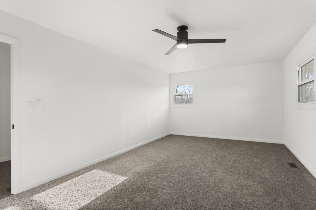 2803 Maplewood Drive Champaign, IL 61821 - Photo 21 of 39 an empty room with a window