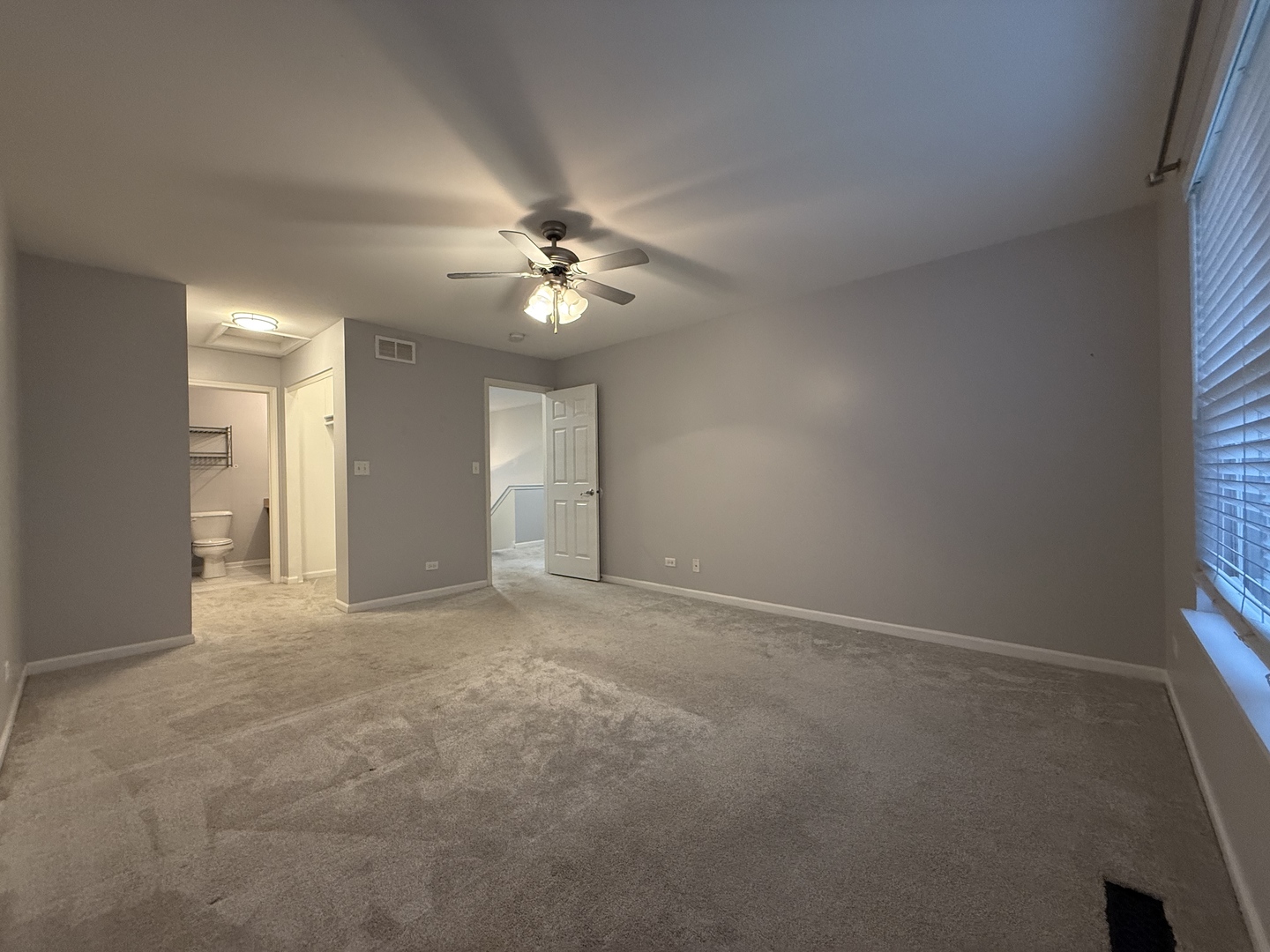 433 Acushnet Street, Unit 433 Elgin, IL 60124 - Photo 23 of 37 an empty room with windows and fan