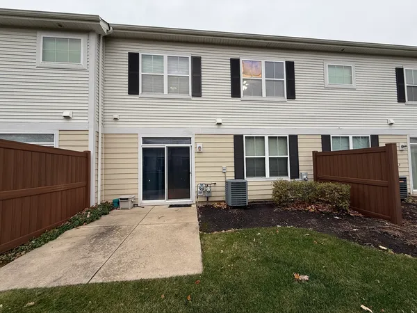 $2,800 | 433 Acushnet Street, Unit 433, Elgin, IL 60124