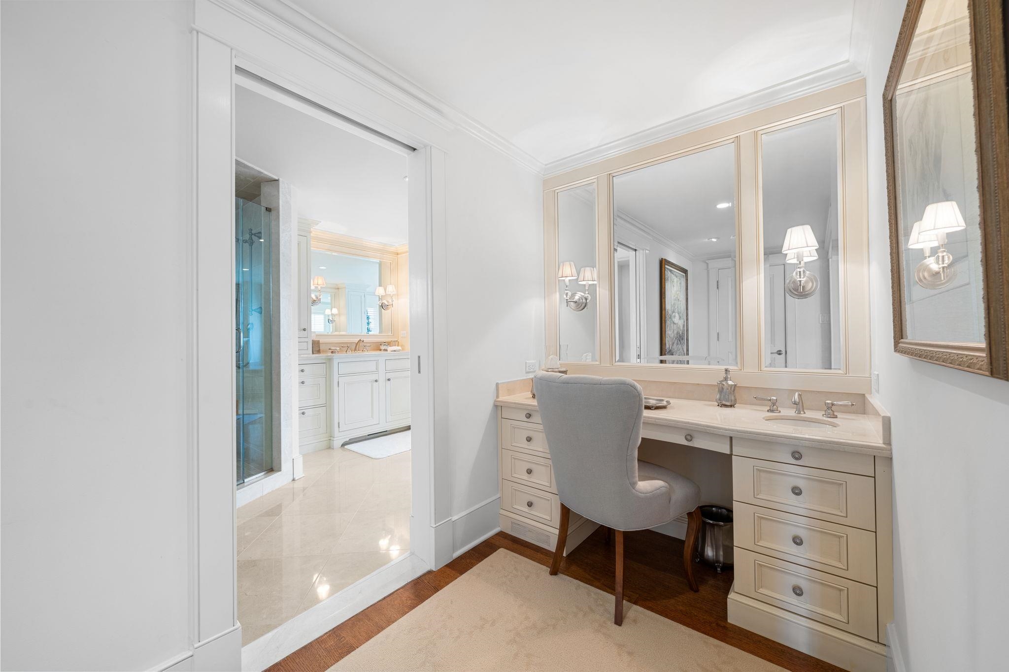 501 42nd Street Avalon, NJ 08202 - Photo 41 of 50 a living room with furniture and a mirror