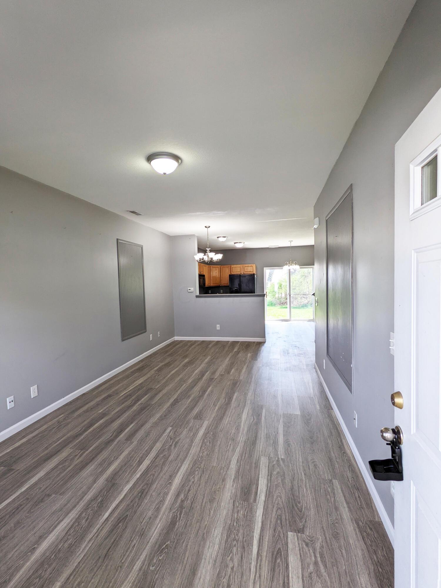 627 Herman Road Columbus, OH 43230 - Photo 2 of 33 2-Entry