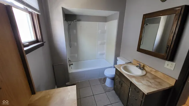 $825 | 330 West 6th Street, Anderson, IN 46016