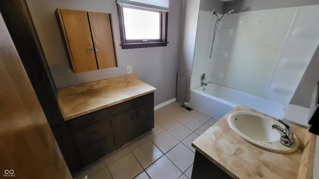 $825 | 330 West 6th Street, Anderson, IN 46016