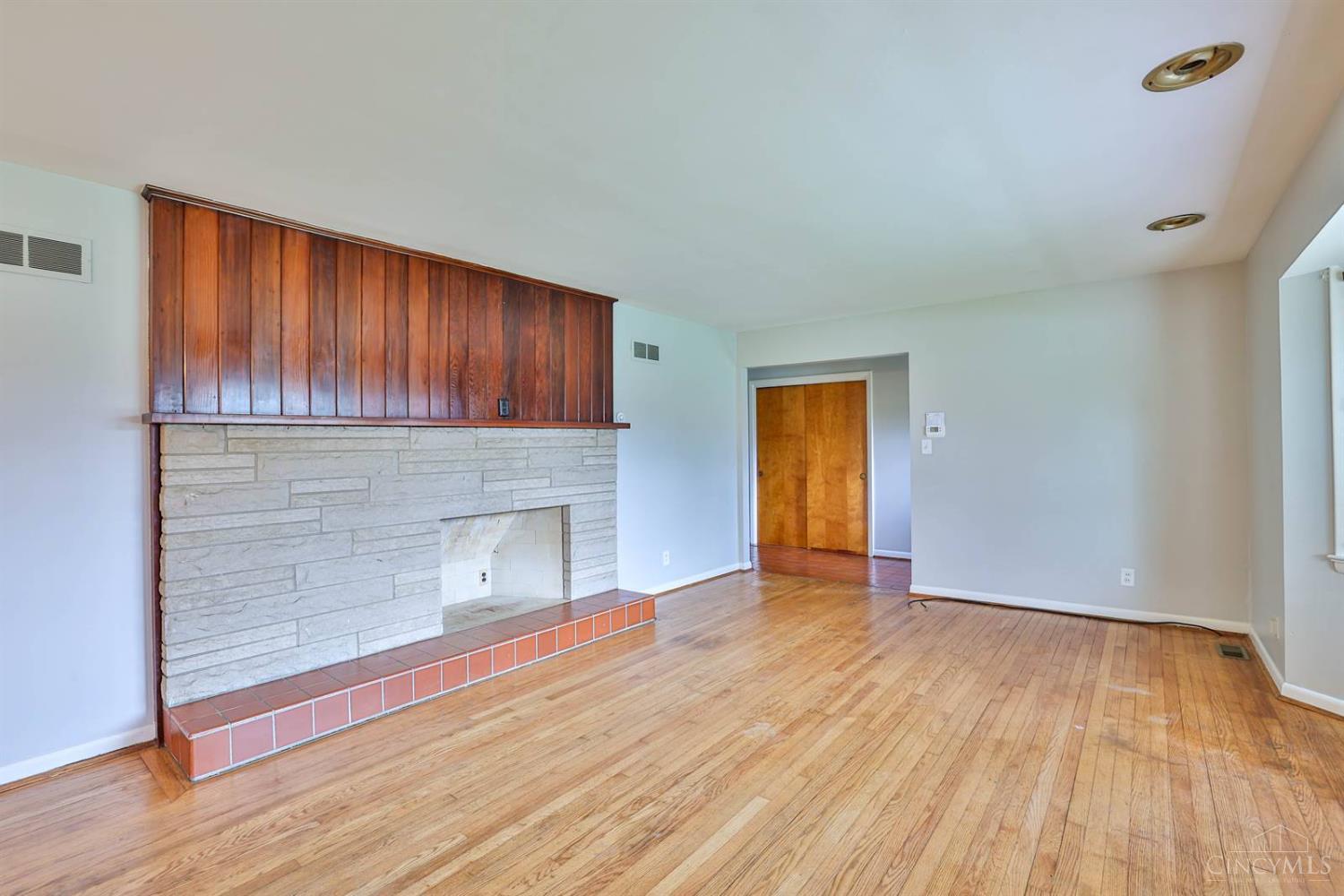 8747 Cheviot Road Cincinnati, OH 45251 - Photo 6 of 28