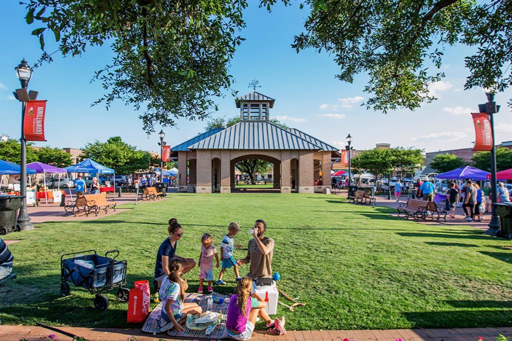 6865 Cr 177 Road Celina, TX 75009 - Photo 10 of 12 Downtown Celina Square filled with the best family friendly annual events, shopping, coffee and dining!