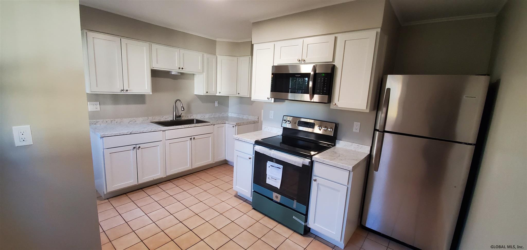 412 Clayton Road Schenectady, NY 12304 - Photo 3 of 19 Photo 3