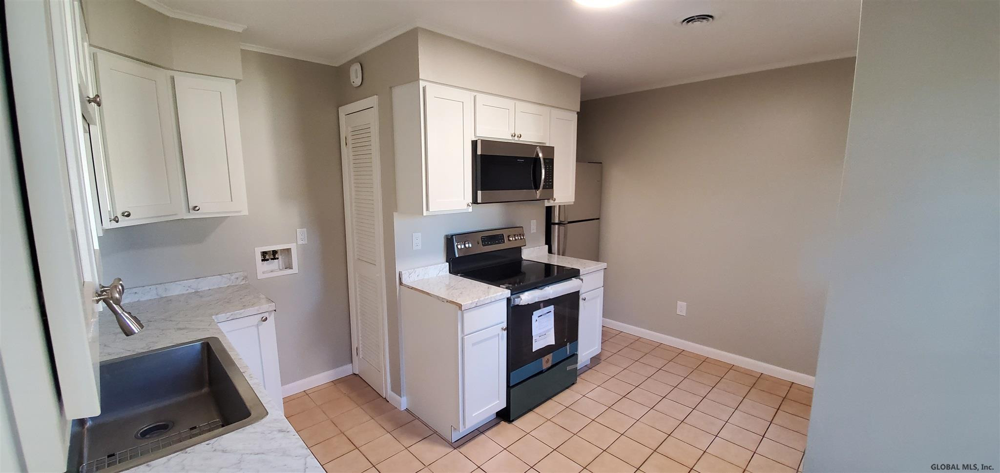 412 Clayton Road Schenectady, NY 12304 - Photo 4 of 19 Photo 4