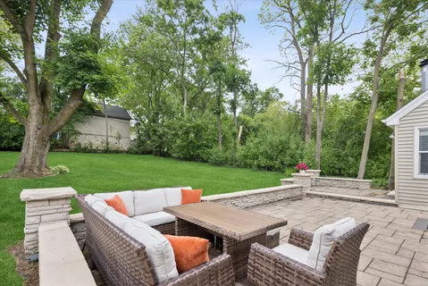 $600,000 | 304 Bryant Avenue, Glen Ellyn, IL 60137
