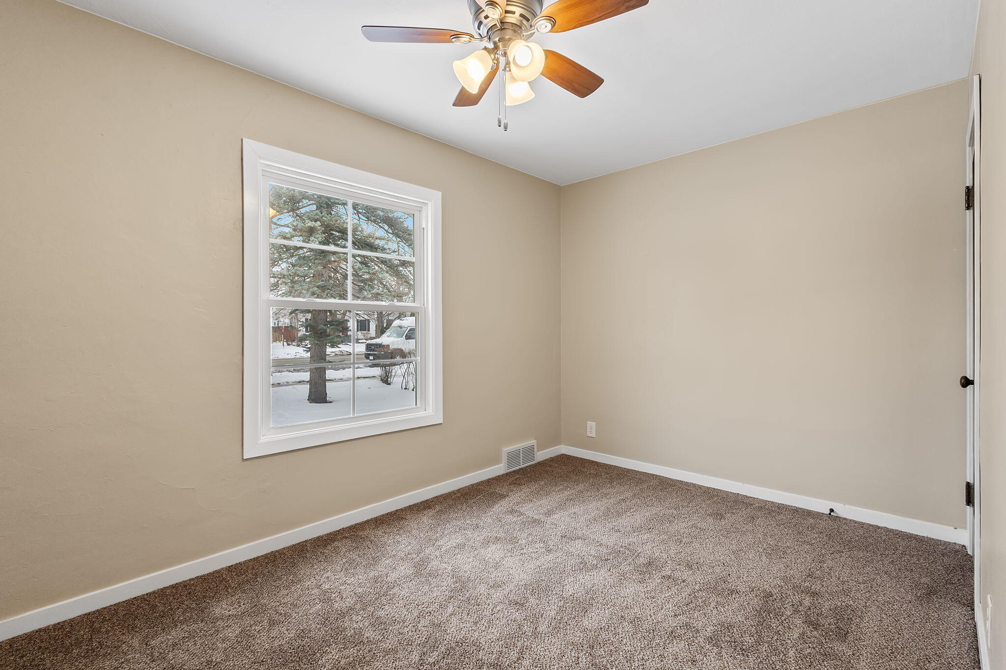 314 Cline Avenue Griffith, IN 46319 - Photo 14 of 36 an empty room with a window